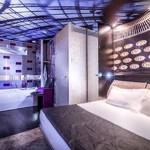 Camera con letto king size